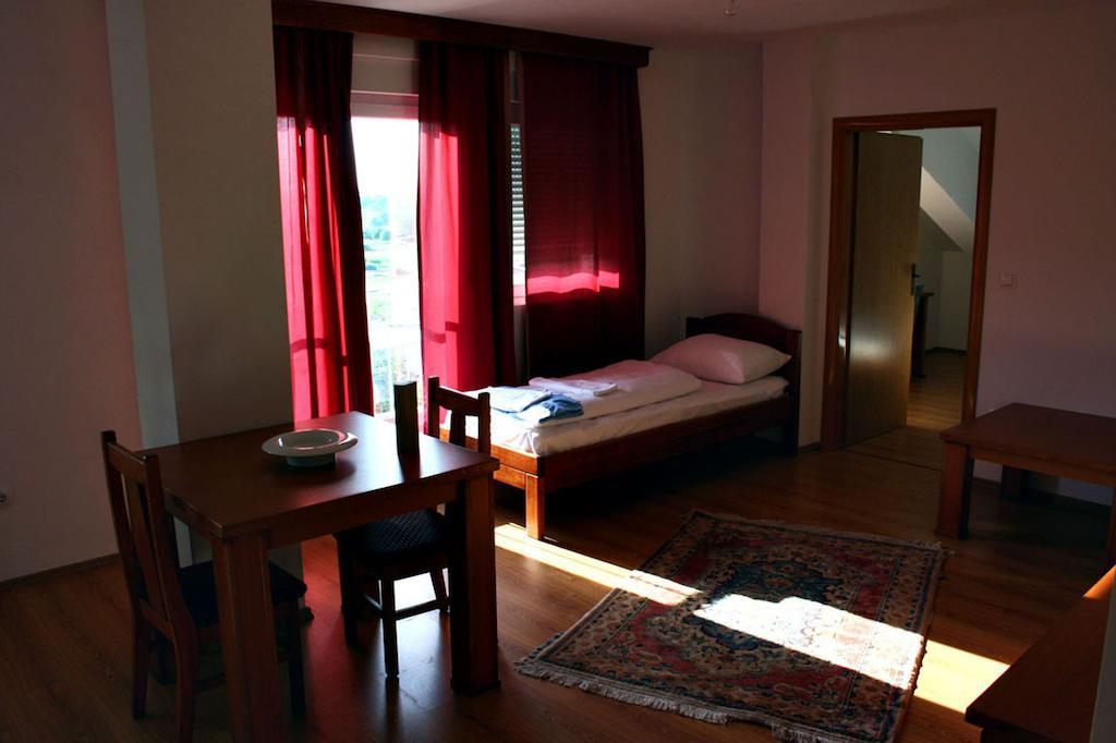 Hotel Bagaric -Ispod Brda Ukazanja Adress Kraljice Mira 56 Bijakovci Medugorje Ngoại thất bức ảnh